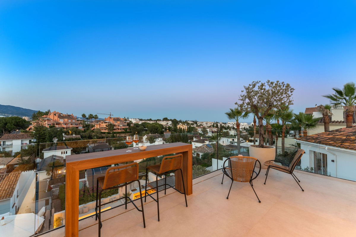 5 Bed Townhouse for sale in Nueva Andalucía Costa Del Sol, Málaga, Spain
