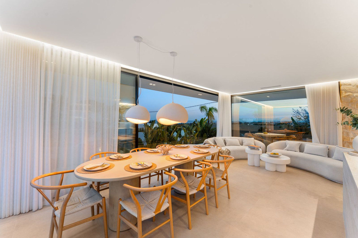 5 Bed Townhouse for sale in Nueva Andalucía Costa Del Sol, Málaga, Spain