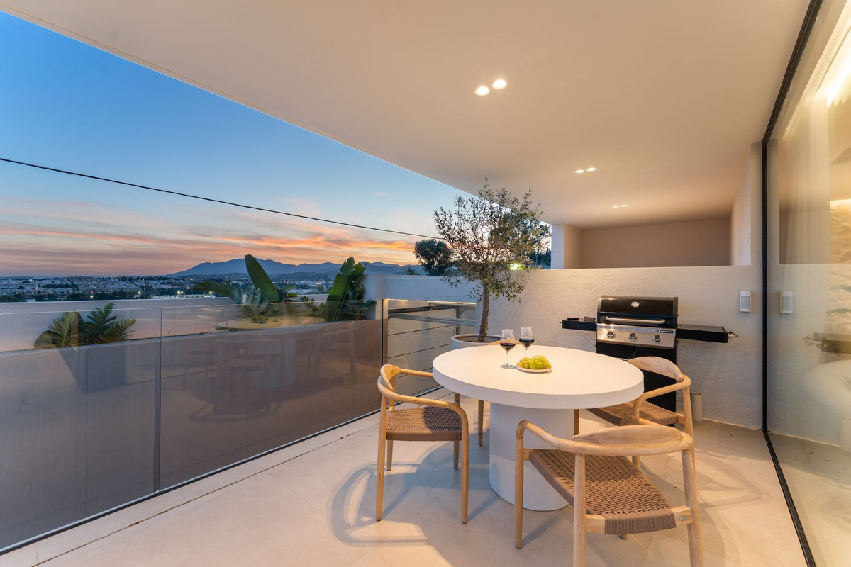 5 Bed Townhouse for sale in Nueva Andalucía Costa Del Sol, Málaga, Spain