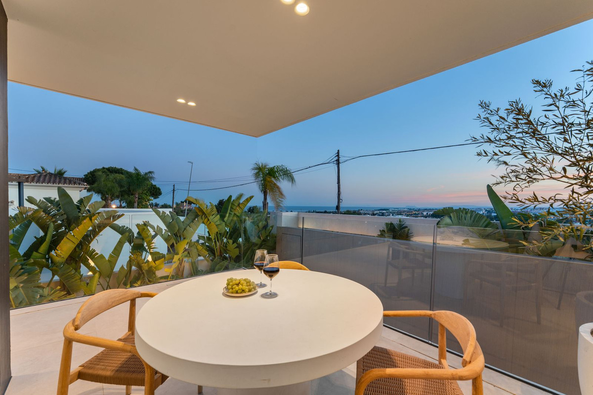 5 Bed Townhouse for sale in Nueva Andalucía Costa Del Sol, Málaga, Spain