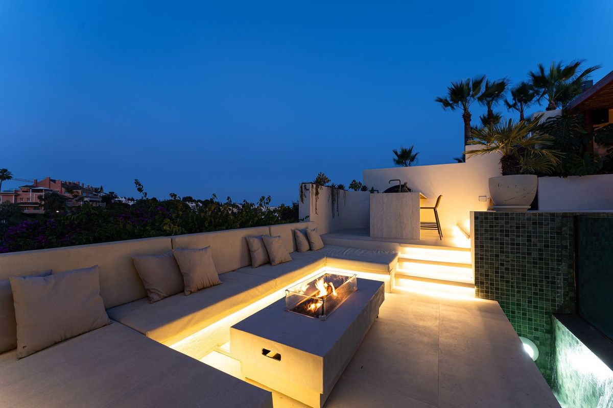 5 Bed Townhouse for sale in Nueva Andalucía Costa Del Sol, Málaga, Spain