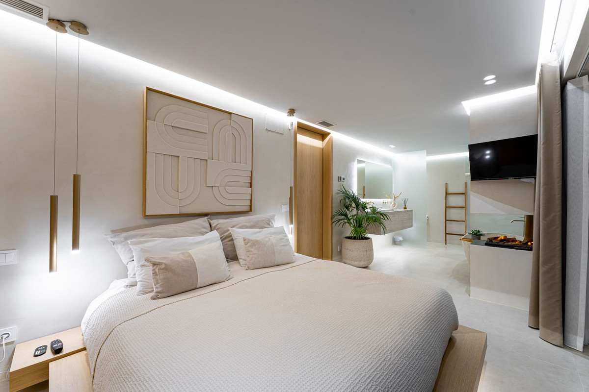 5 Bed Townhouse for sale in Nueva Andalucía Costa Del Sol, Málaga, Spain