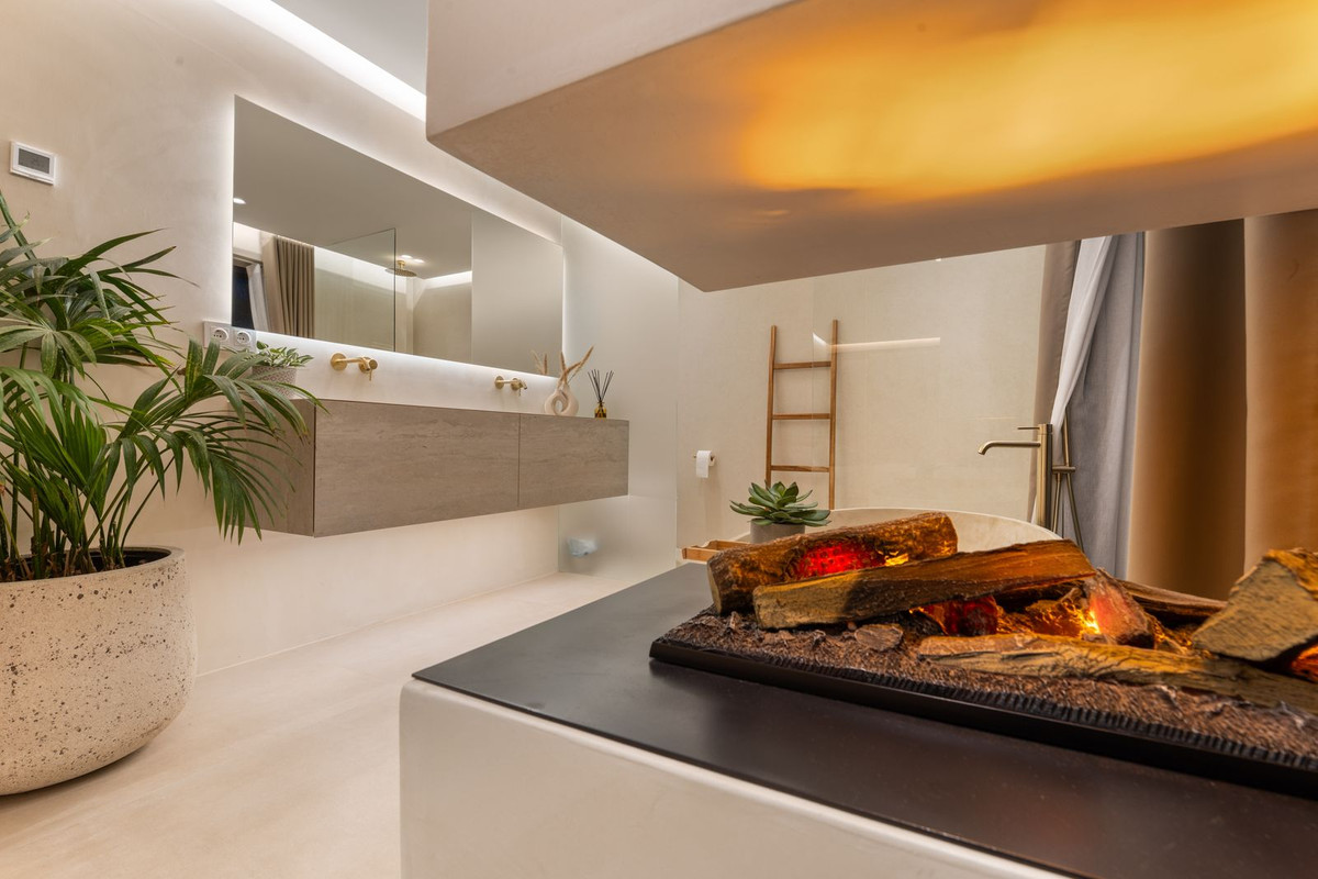 5 Bed Townhouse for sale in Nueva Andalucía Costa Del Sol, Málaga, Spain