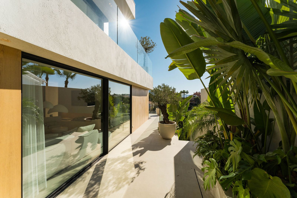 5 Bed Townhouse for sale in Nueva Andalucía Costa Del Sol, Málaga, Spain