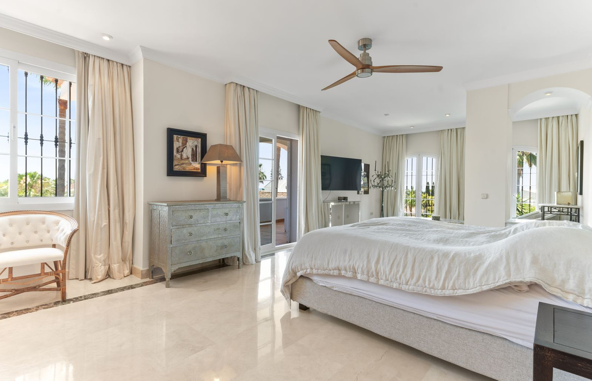 5 Bed Townhouse for sale in Bahía De Marbella Costa Del Sol, Málaga, Spain