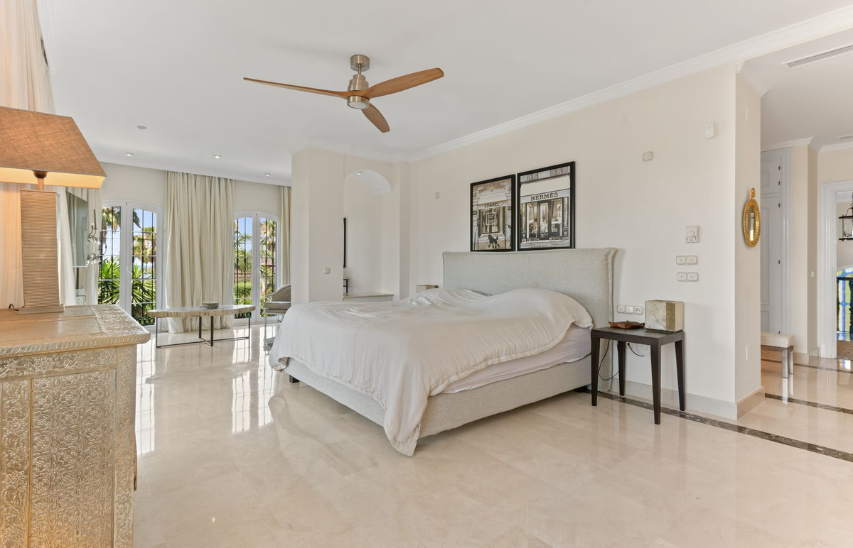 5 Bed Townhouse for sale in Bahía De Marbella Costa Del Sol, Málaga, Spain