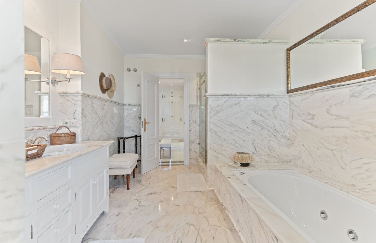 5 Bed Townhouse for sale in Bahía De Marbella Costa Del Sol, Málaga, Spain