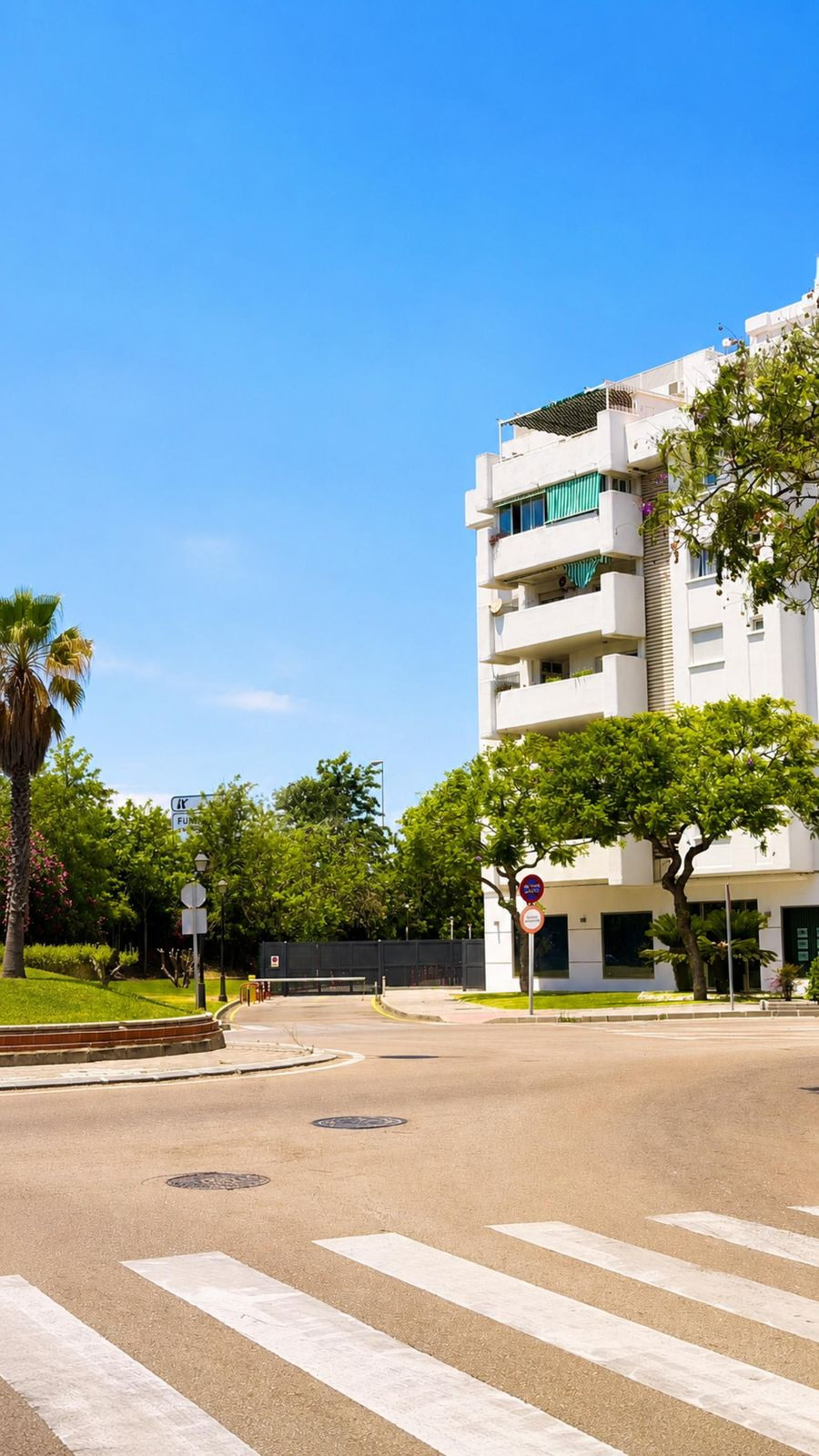 3 Bed Apartment for sale in Fuengirola Costa Del Sol, Málaga, Spain