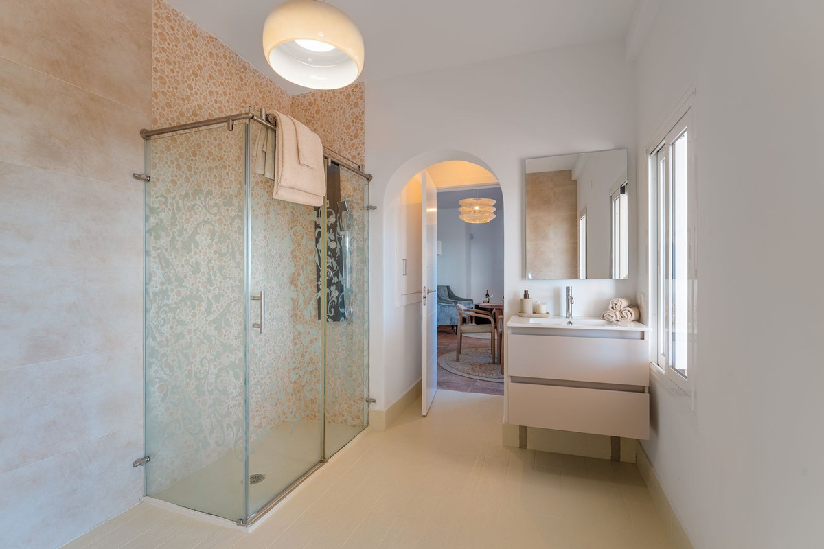 Se vende Villa - Chalet de 6 dormitorios en Costa Del Sol, Málaga, España
