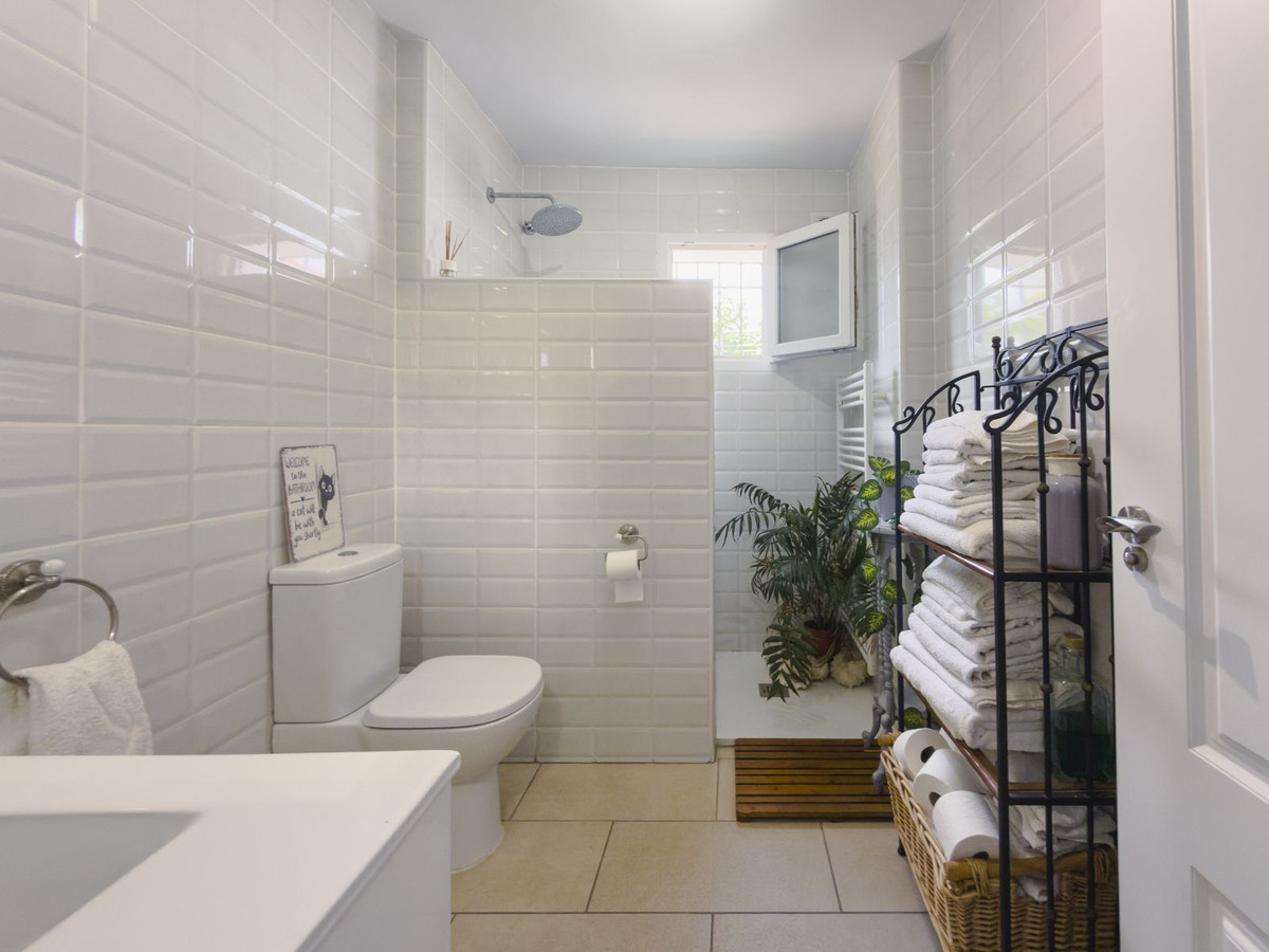 4 Bed Townhouse for sale in Coín Costa Del Sol, Málaga, Spain
