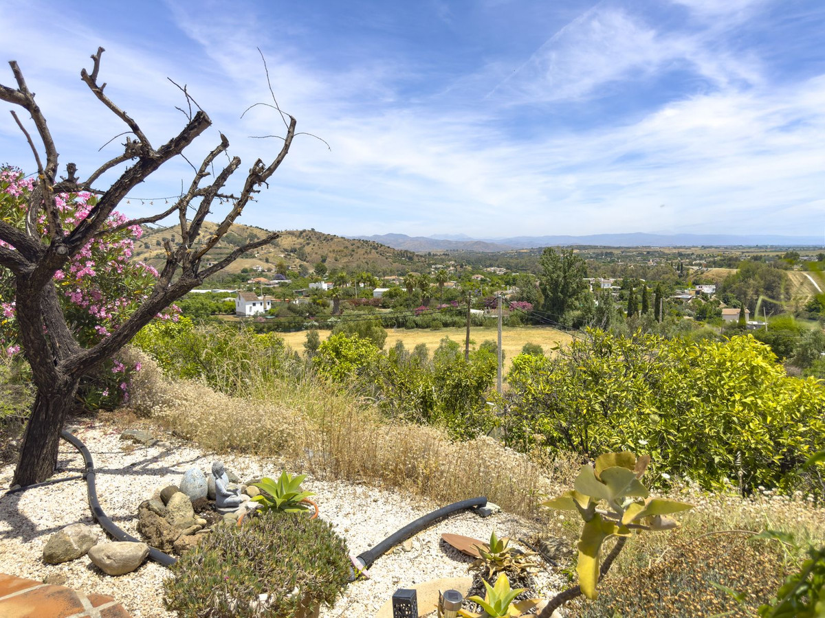 4 Bed Townhouse for sale in Coín Costa Del Sol, Málaga, Spain
