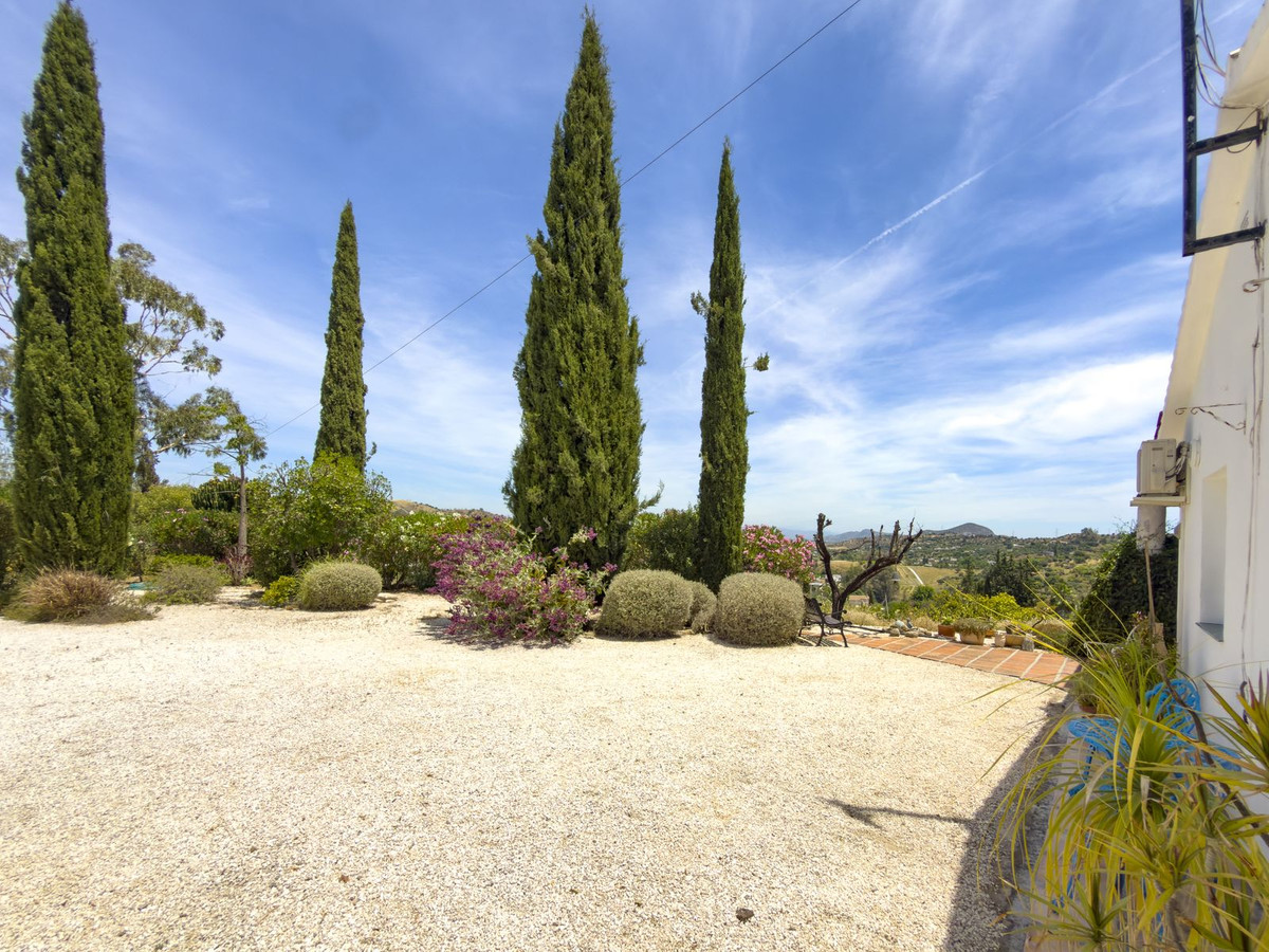 4 Bed Townhouse for sale in Coín Costa Del Sol, Málaga, Spain