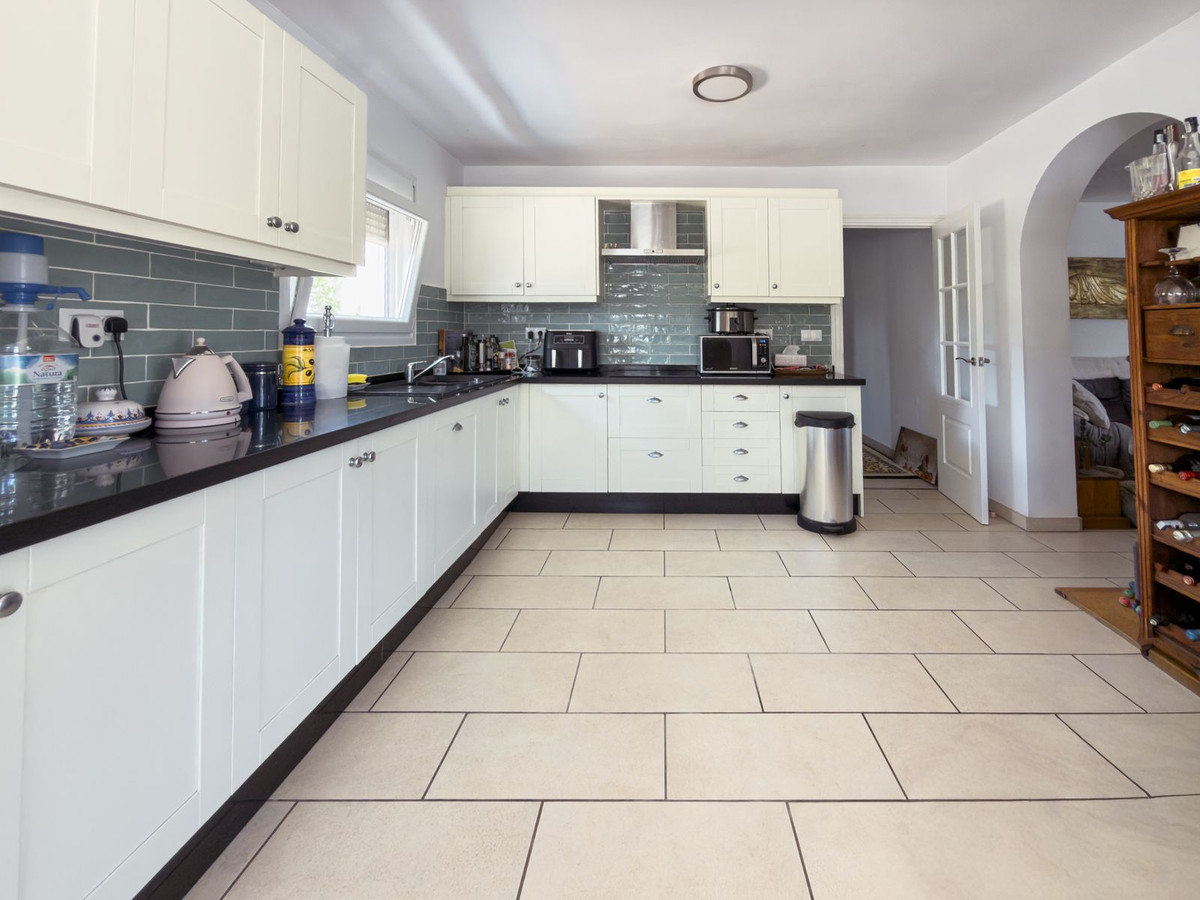 4 Bed Townhouse for sale in Coín Costa Del Sol, Málaga, Spain