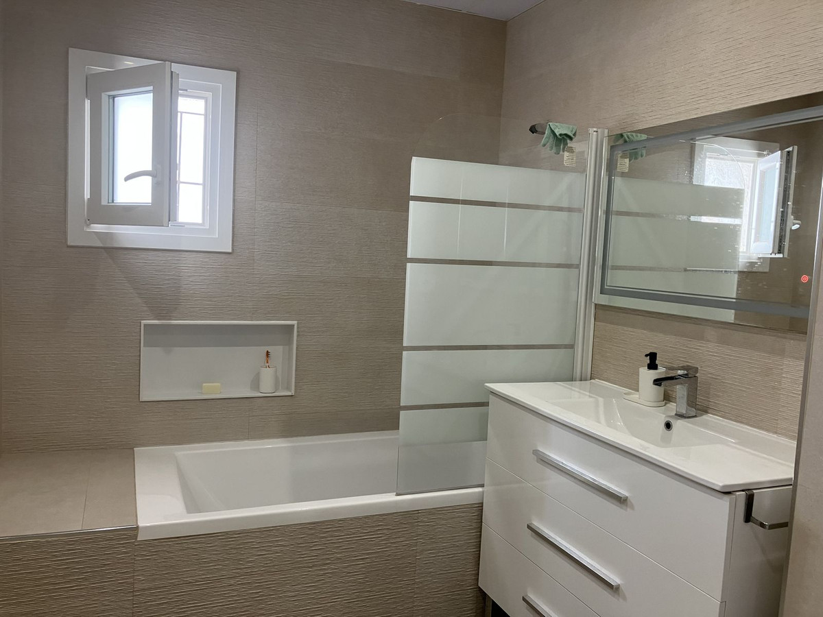 2 Bed Apartment for sale in Puerto Banús Costa Del Sol, Málaga, Spain