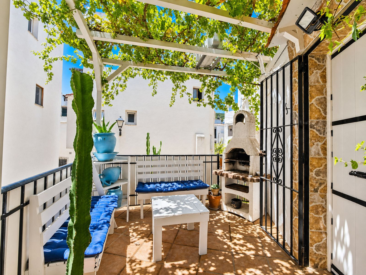 2 Bed Apartment for sale in La Duquesa Costa Del Sol, Málaga, Spain