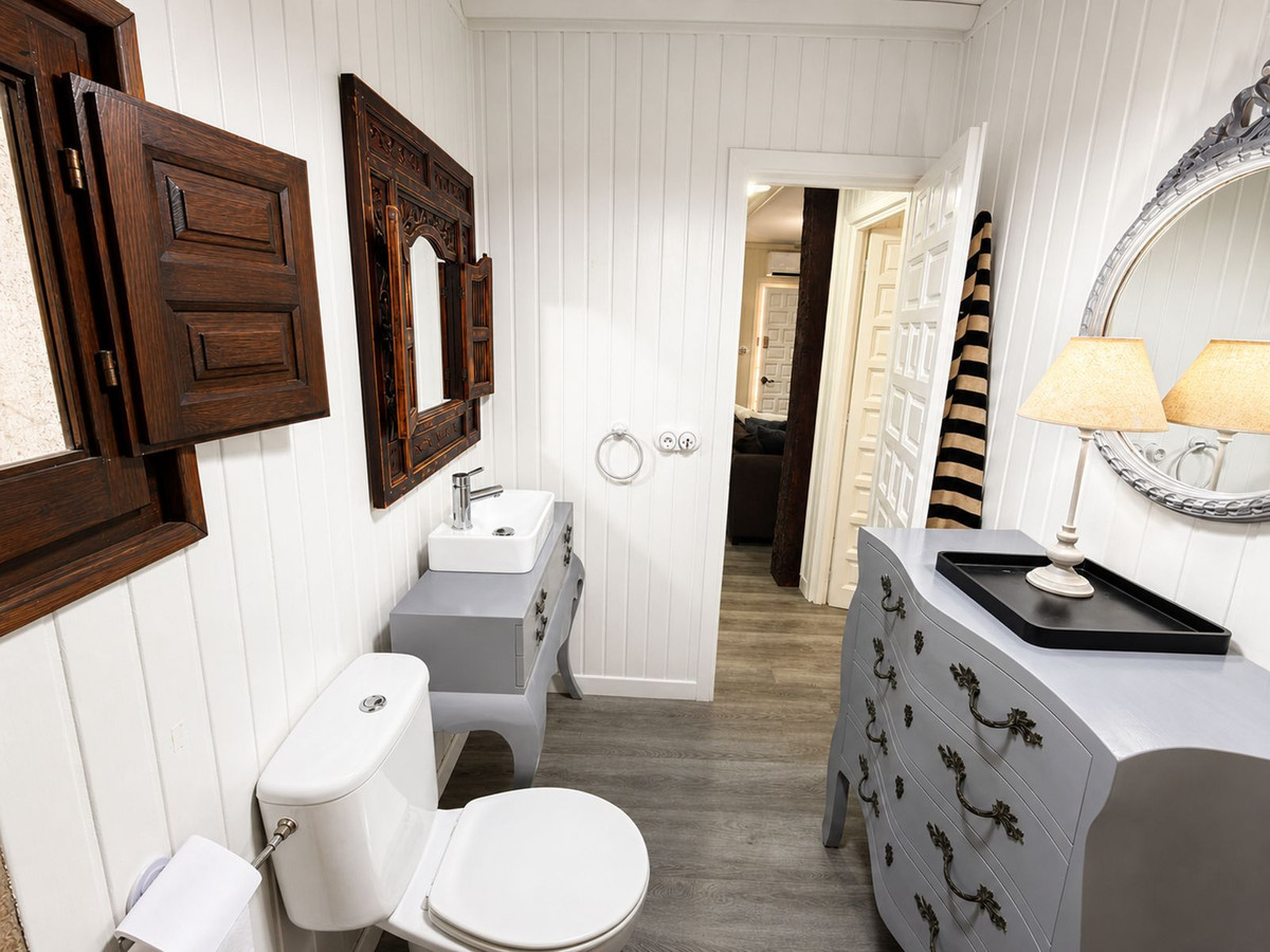 2 Bed Apartment for sale in La Duquesa Costa Del Sol, Málaga, Spain
