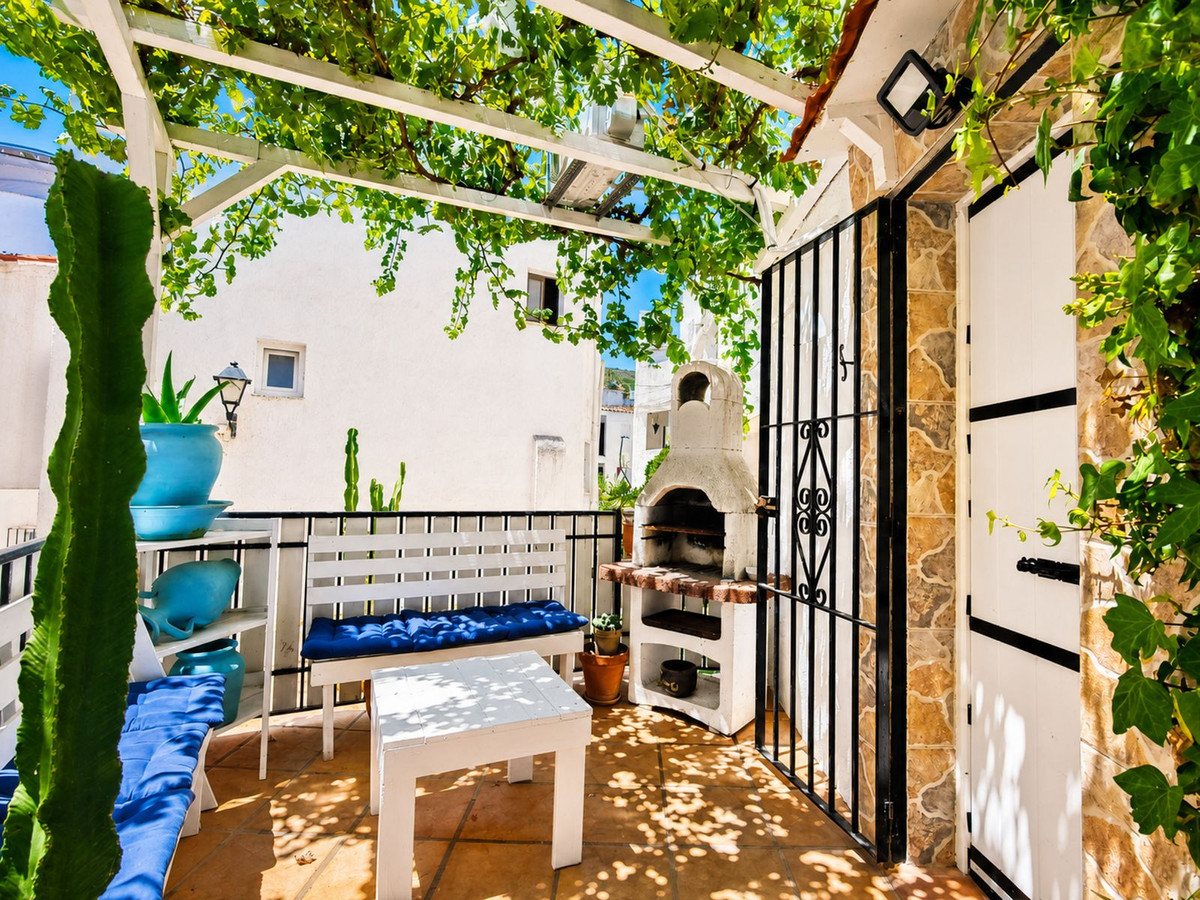 2 Bed Apartment for sale in La Duquesa Costa Del Sol, Málaga, Spain
