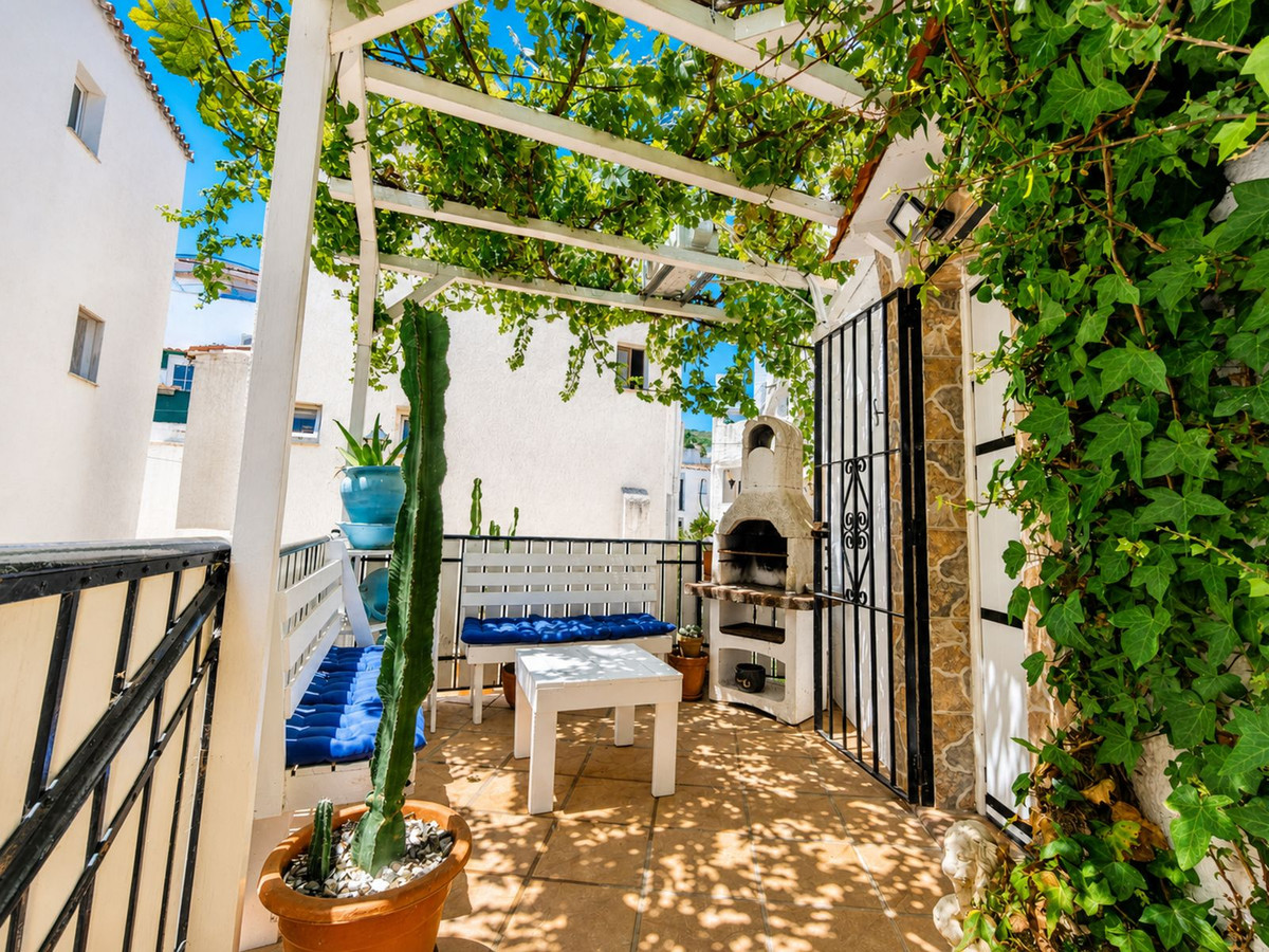 2 Bed Apartment for sale in La Duquesa Costa Del Sol, Málaga, Spain