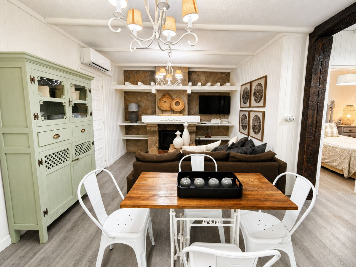 2 Bed Apartment for sale in La Duquesa Costa Del Sol, Málaga, Spain