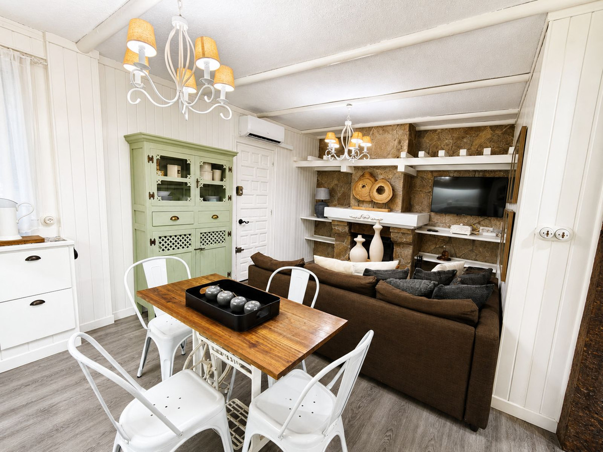 2 Bed Apartment for sale in La Duquesa Costa Del Sol, Málaga, Spain