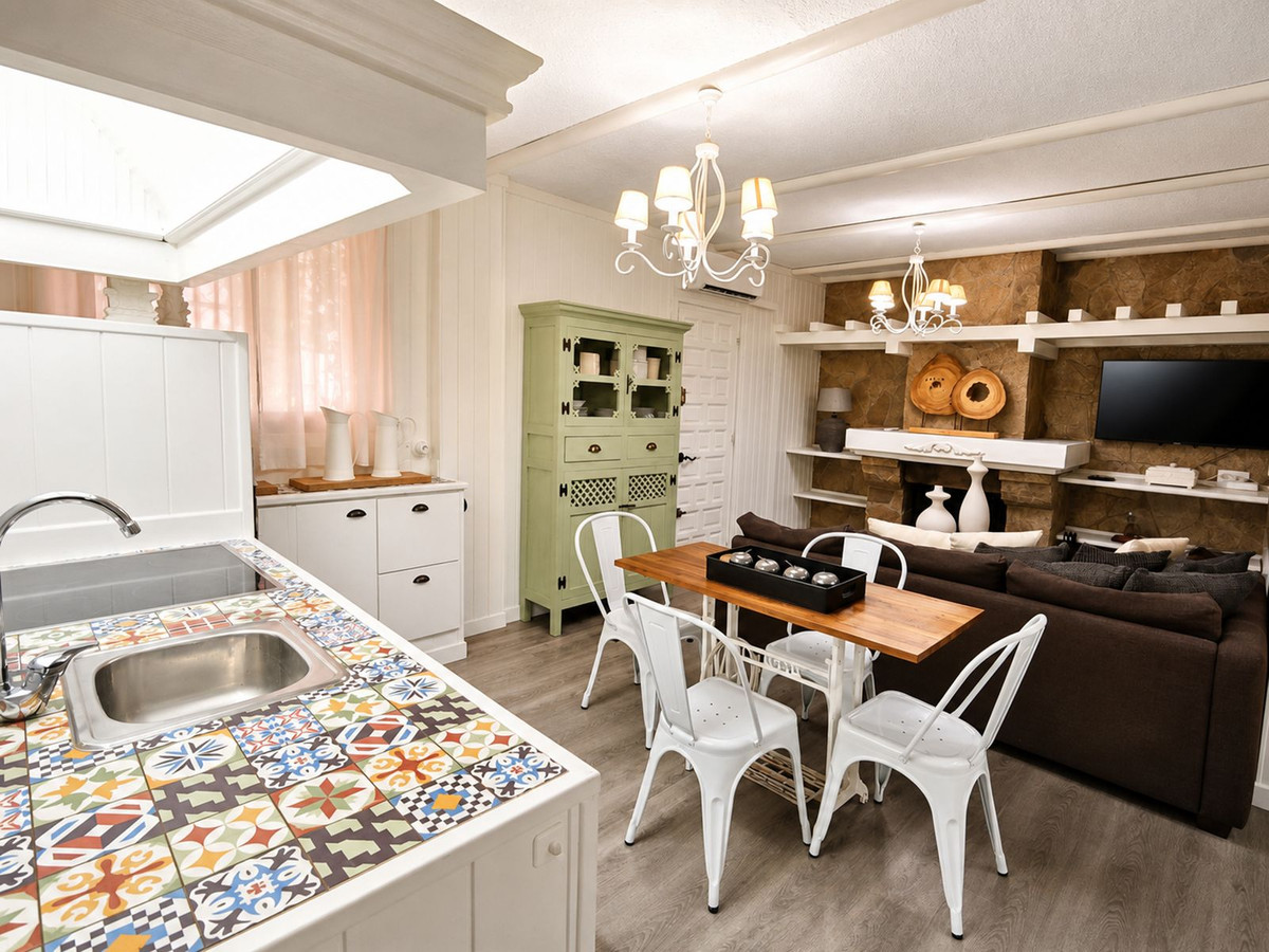 2 Bed Apartment for sale in La Duquesa Costa Del Sol, Málaga, Spain