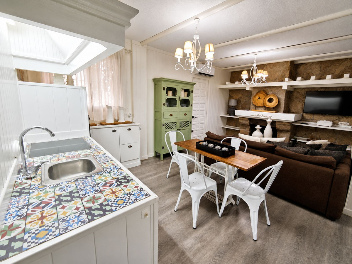 2 Bed Apartment for sale in La Duquesa Costa Del Sol, Málaga, Spain