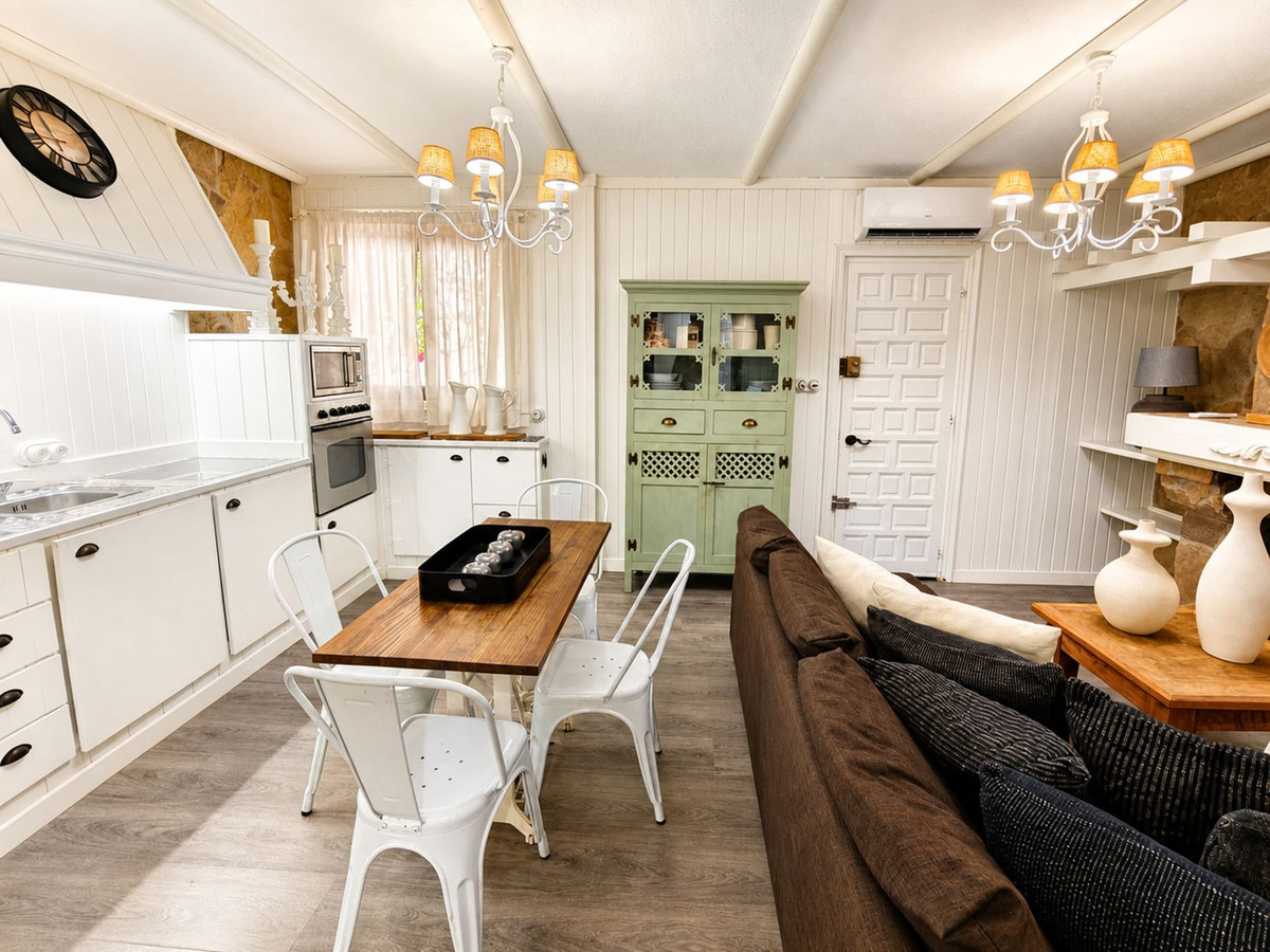 2 Bed Apartment for sale in La Duquesa Costa Del Sol, Málaga, Spain