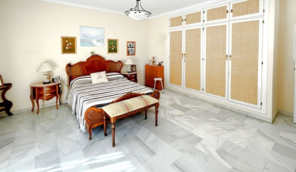 3 Bed Apartment for sale in Estepona Costa Del Sol, Málaga, Spain