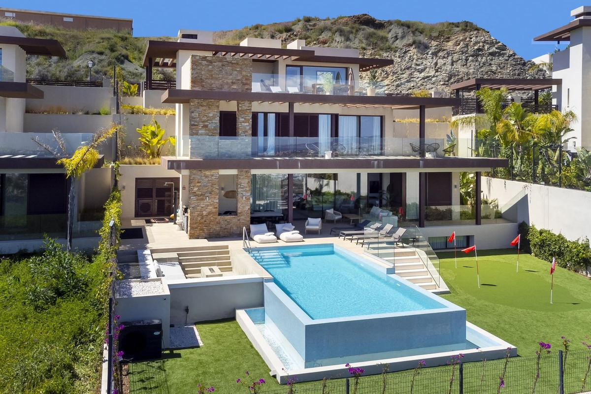 Se vende Villa - Chalet de 5 dormitorios en Costa Del Sol, Málaga, España