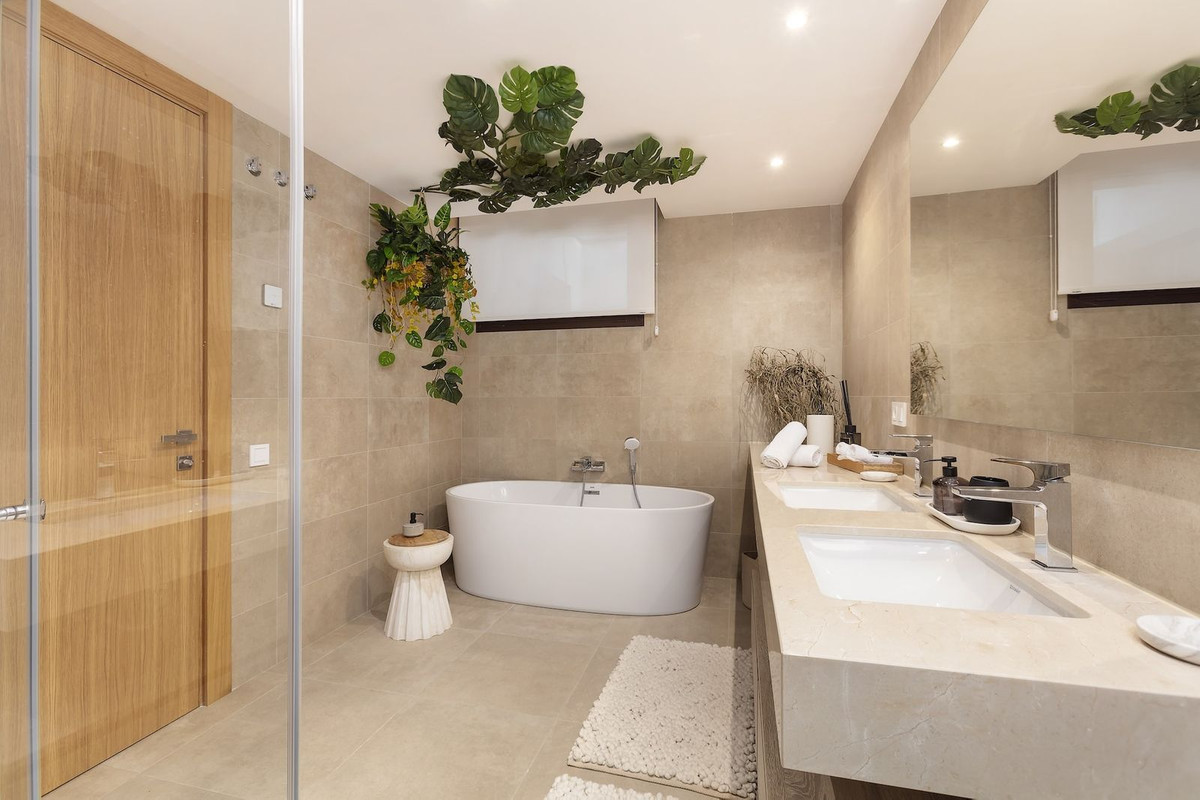 Se vende Villa - Chalet de 5 dormitorios en Costa Del Sol, Málaga, España