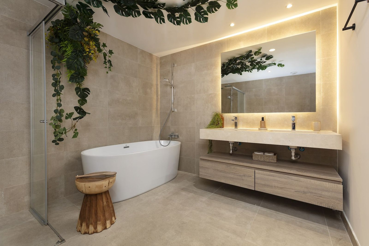 Se vende Villa - Chalet de 5 dormitorios en Costa Del Sol, Málaga, España