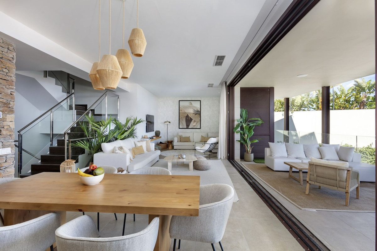 Se vende Villa - Chalet de 5 dormitorios en Costa Del Sol, Málaga, España