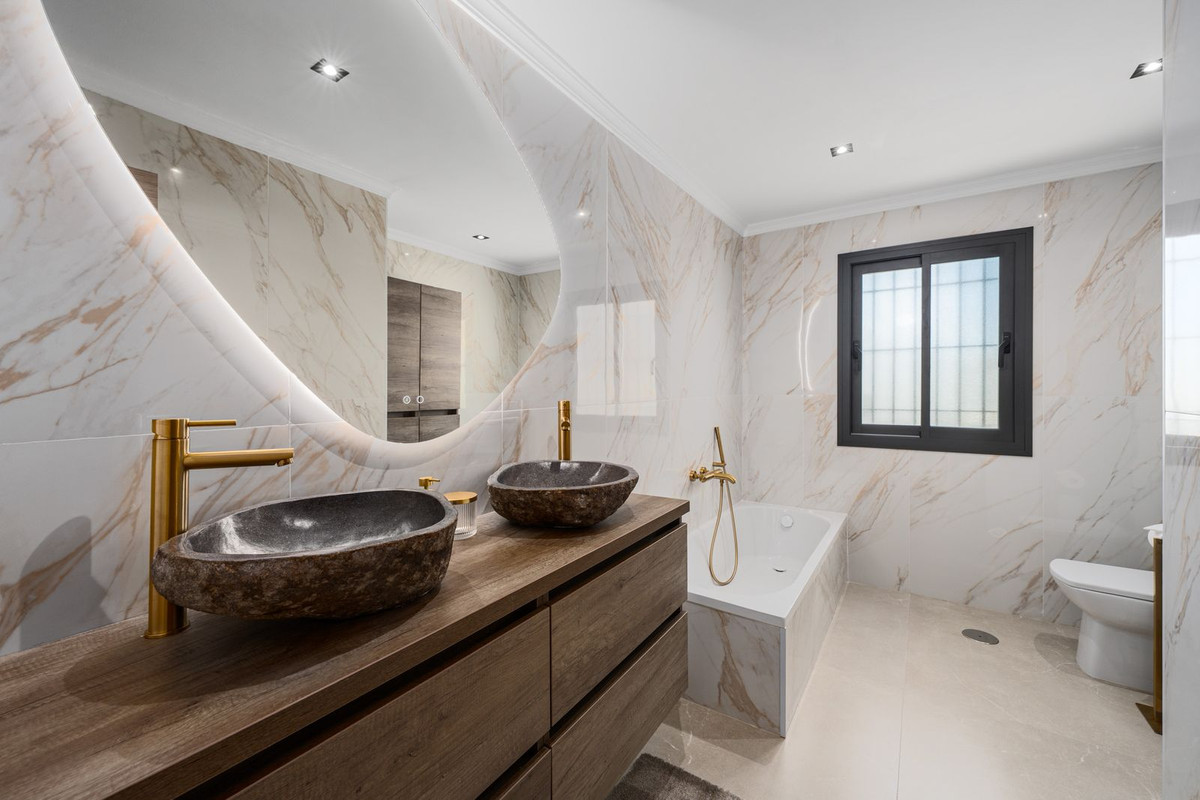 6 Bed Townhouse for sale in Puerto Banús Costa Del Sol, Málaga, Spain