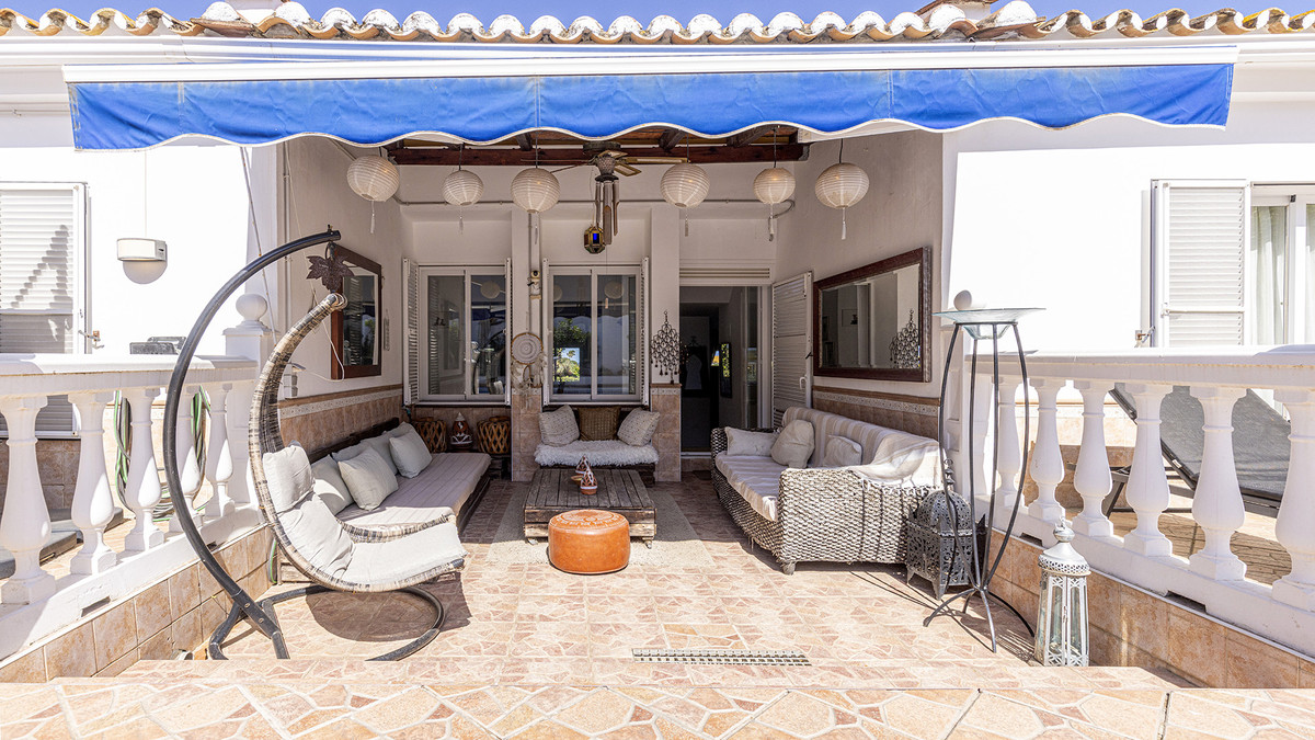 4 Bed Townhouse for sale in La Duquesa Costa Del Sol, Málaga, Spain