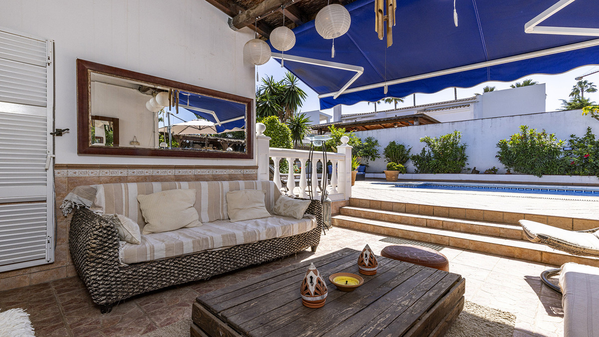 4 Bed Townhouse for sale in La Duquesa Costa Del Sol, Málaga, Spain