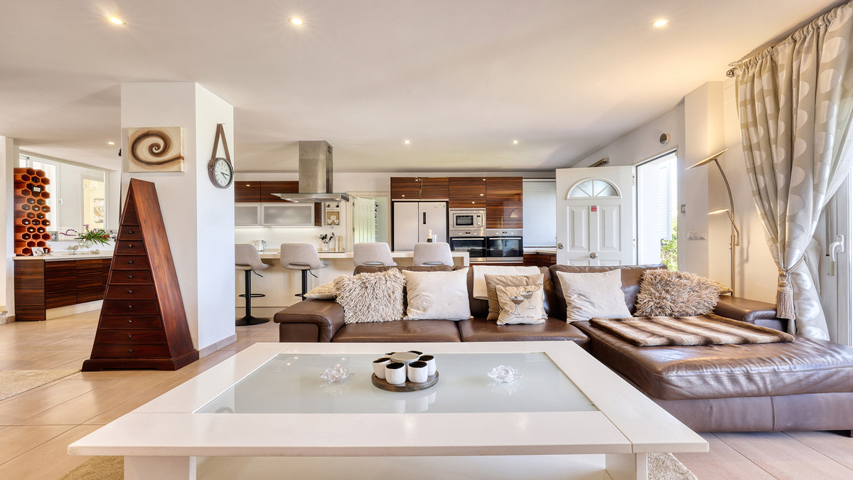4 Bed Townhouse for sale in La Duquesa Costa Del Sol, Málaga, Spain