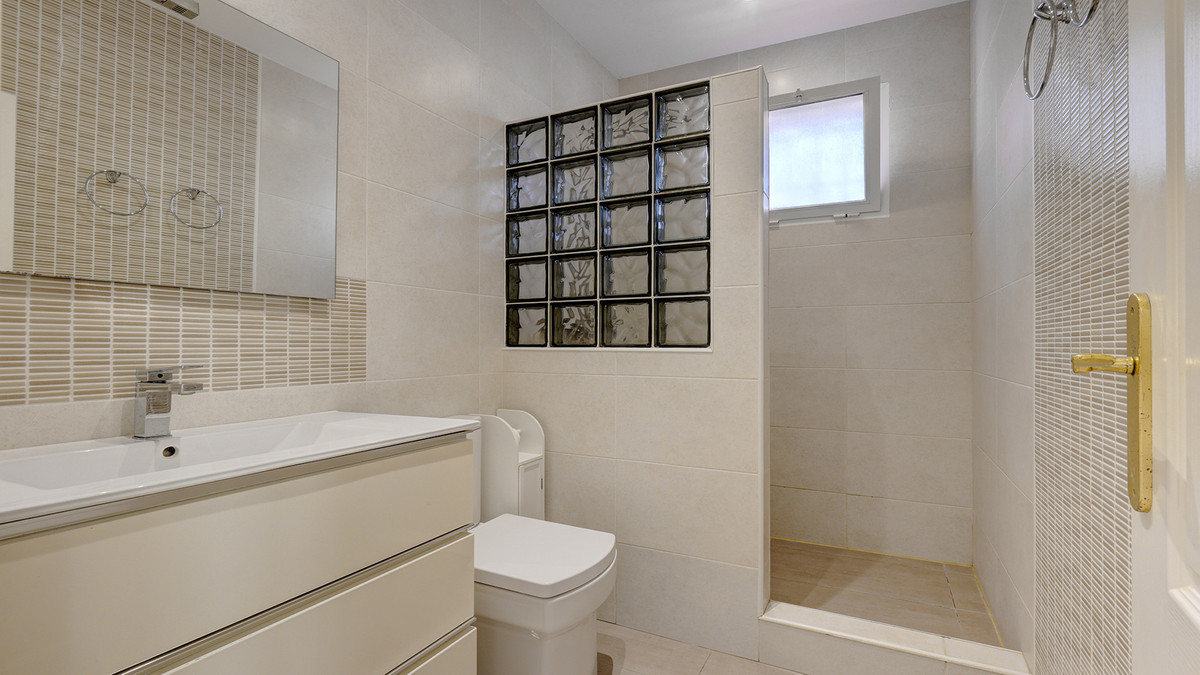 4 Bed Townhouse for sale in La Duquesa Costa Del Sol, Málaga, Spain