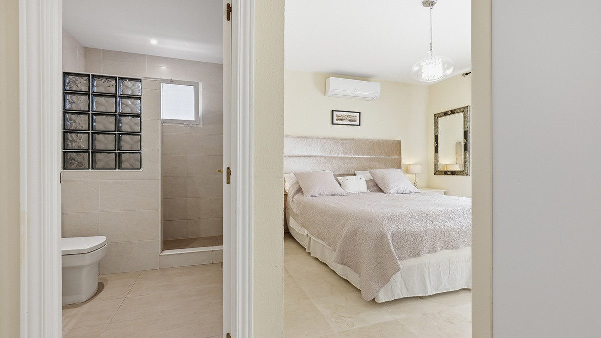 4 Bed Townhouse for sale in La Duquesa Costa Del Sol, Málaga, Spain