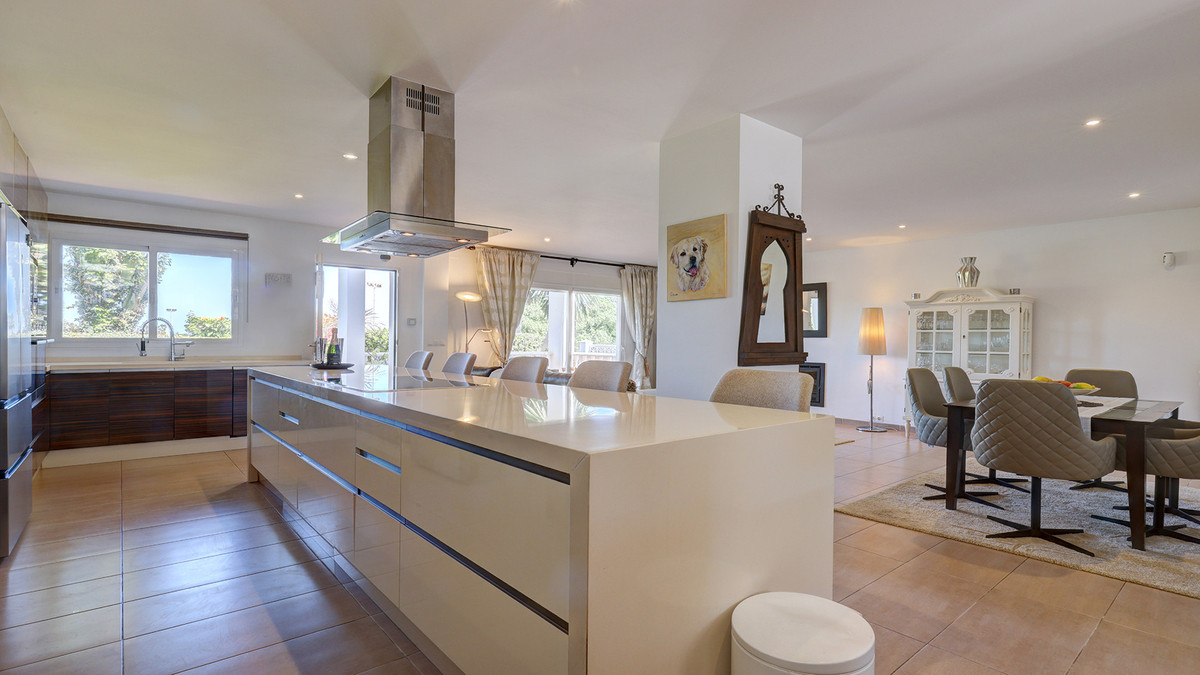 4 Bed Townhouse for sale in La Duquesa Costa Del Sol, Málaga, Spain