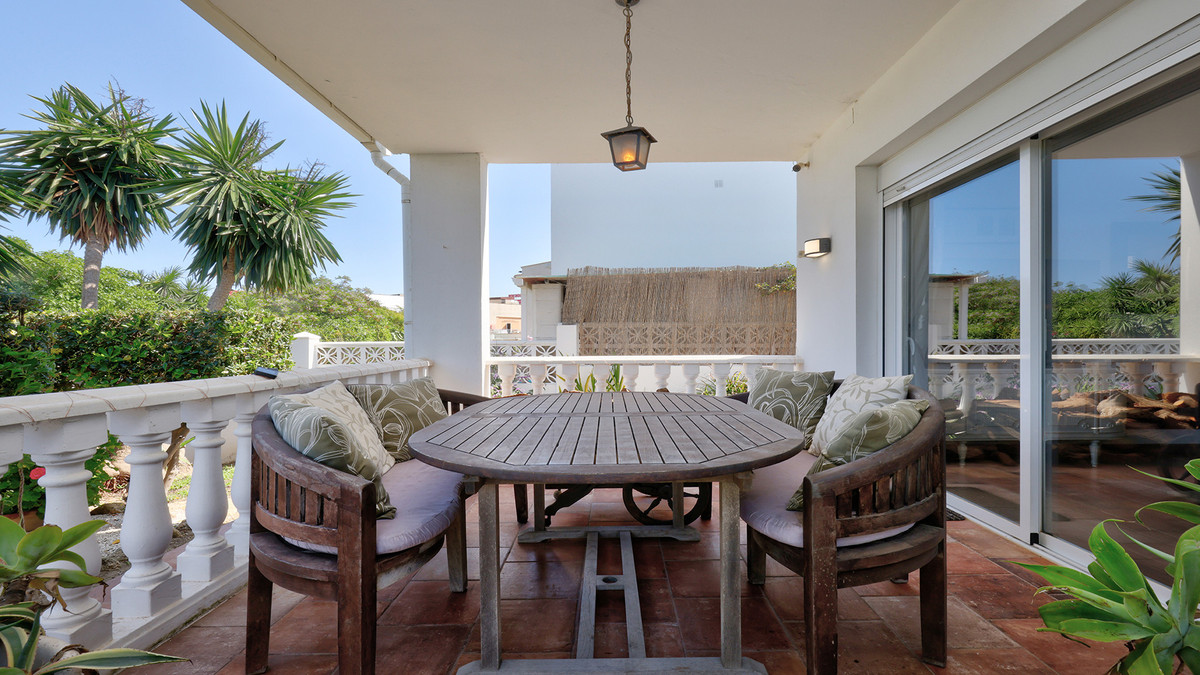 4 Bed Townhouse for sale in La Duquesa Costa Del Sol, Málaga, Spain
