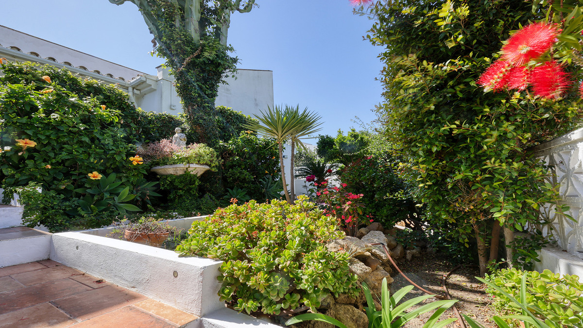 4 Bed Townhouse for sale in La Duquesa Costa Del Sol, Málaga, Spain