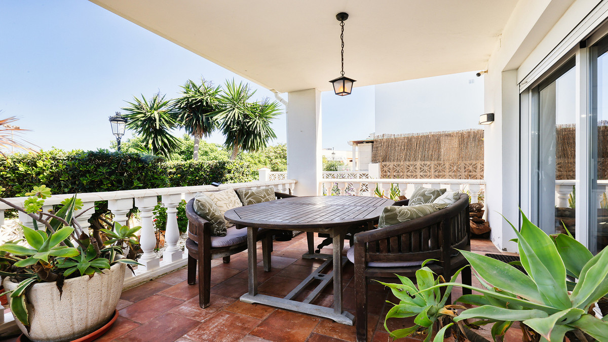 4 Bed Townhouse for sale in La Duquesa Costa Del Sol, Málaga, Spain