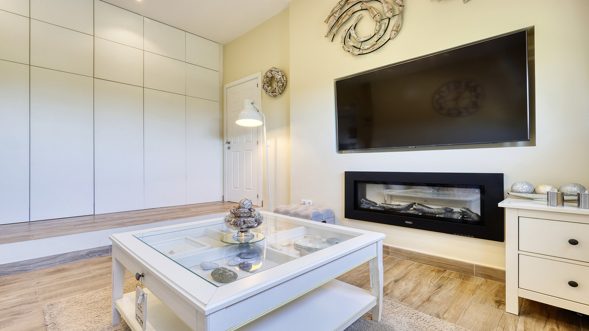4 Bed Townhouse for sale in La Duquesa Costa Del Sol, Málaga, Spain