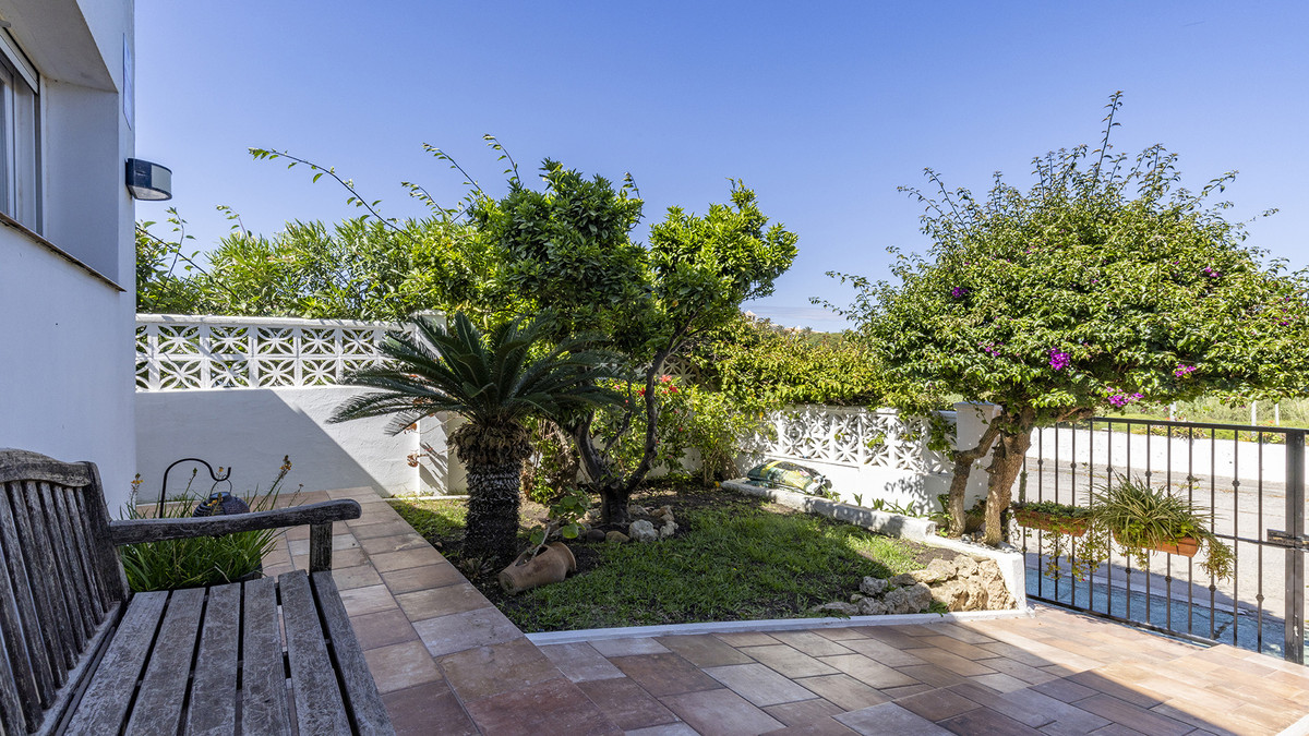 4 Bed Townhouse for sale in La Duquesa Costa Del Sol, Málaga, Spain