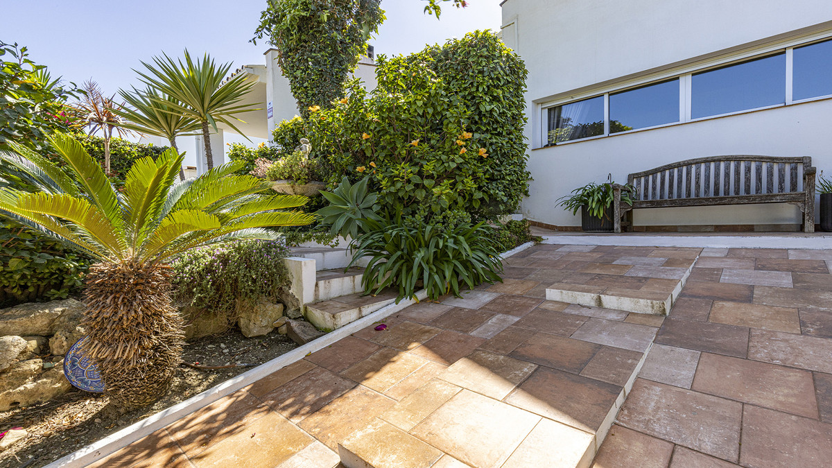 4 Bed Townhouse for sale in La Duquesa Costa Del Sol, Málaga, Spain