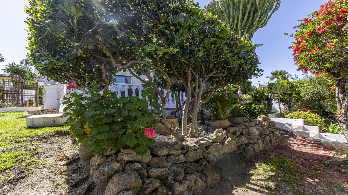 4 Bed Townhouse for sale in La Duquesa Costa Del Sol, Málaga, Spain