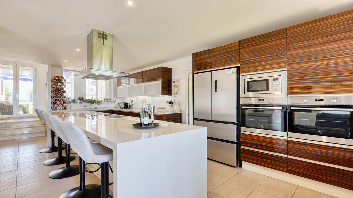 4 Bed Townhouse for sale in La Duquesa Costa Del Sol, Málaga, Spain