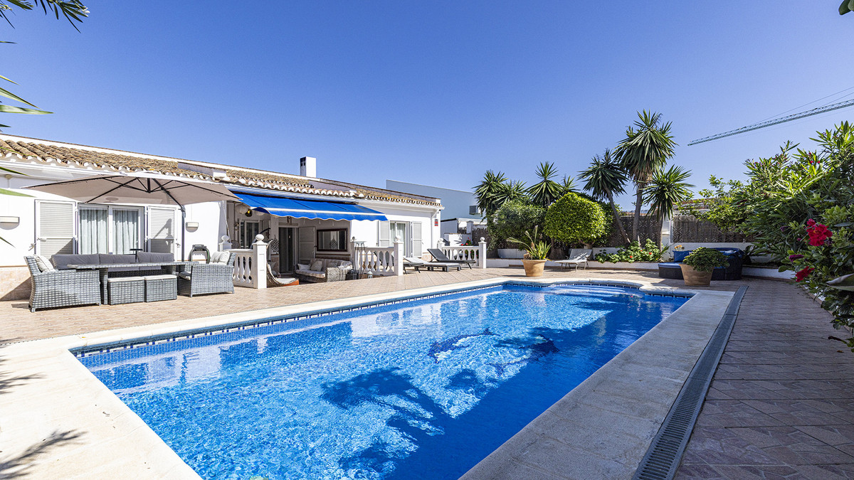 4 Bed Townhouse for sale in La Duquesa Costa Del Sol, Málaga, Spain