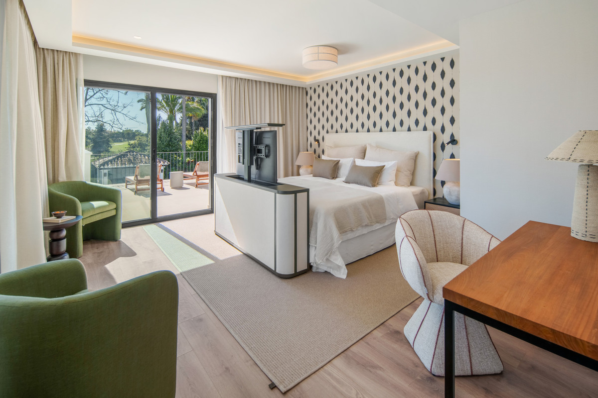 5 Bed Townhouse for sale in Nueva Andalucía Costa Del Sol, Málaga, Spain