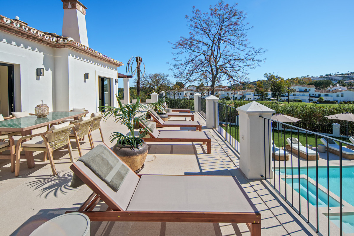 5 Bed Townhouse for sale in Nueva Andalucía Costa Del Sol, Málaga, Spain